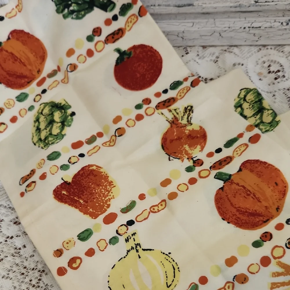 Vintage Crate&Barrel Veggie Print Napkins with Wood Rings Set of 8